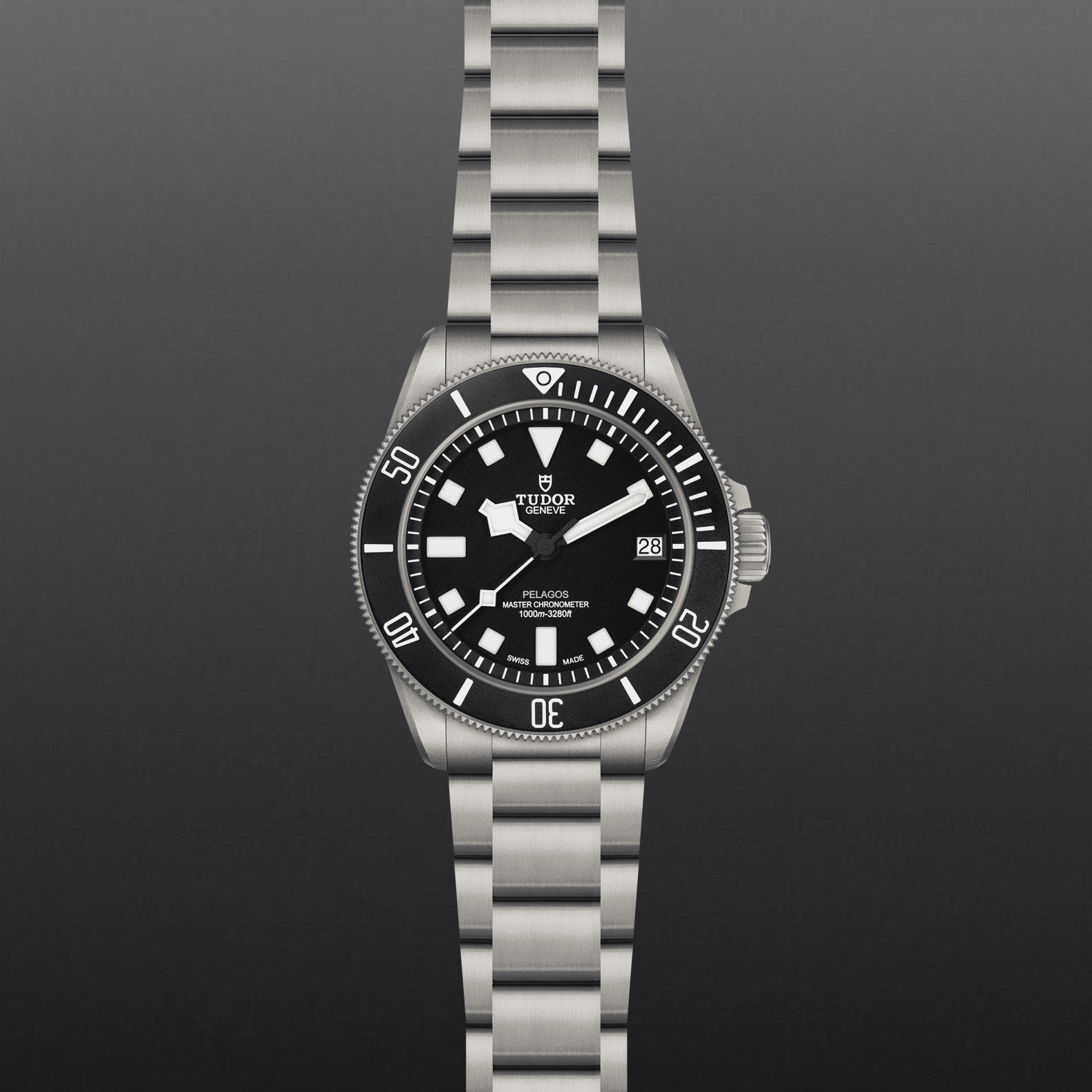 m2543c1a7nu 0001 frontfacing gr std