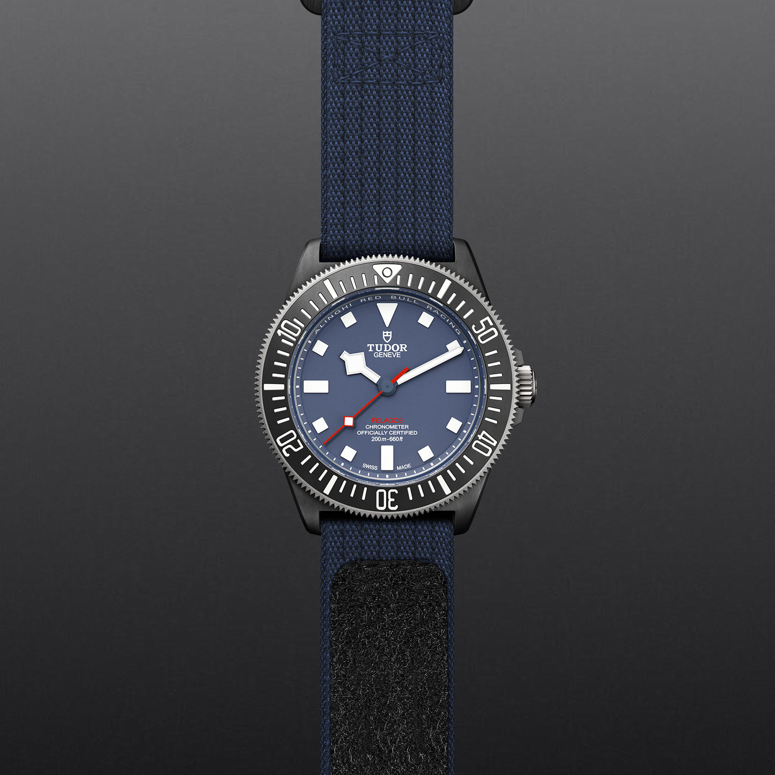 M25707KN 0001 grey aperto